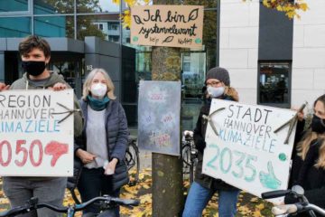 XfF-Gruppe auf Baum-Demo: für Klimaschutzziel der Region 2035 statt 2050